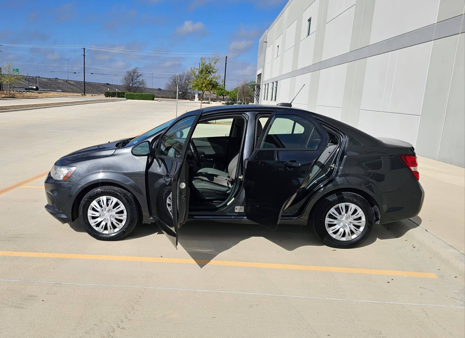 2018 CHEVROLET Sonic photo 3