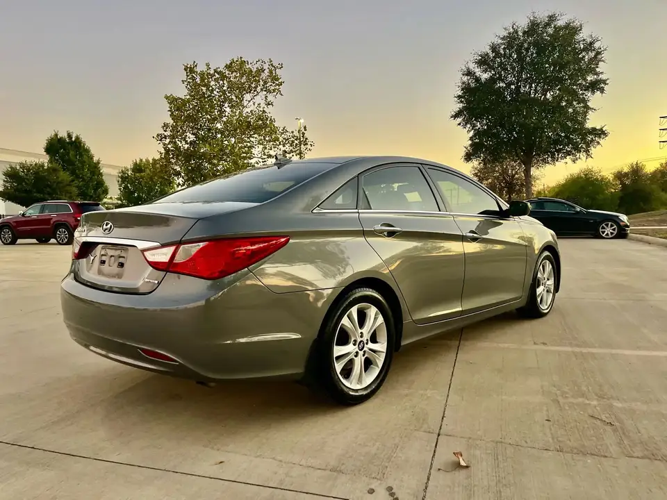 2013 Hyundai Sonata Limited - Photo 2