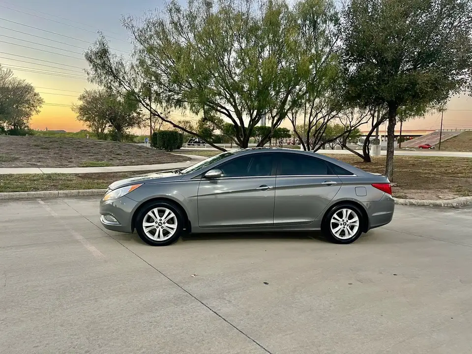 2013 Hyundai Sonata Limited - Photo 3