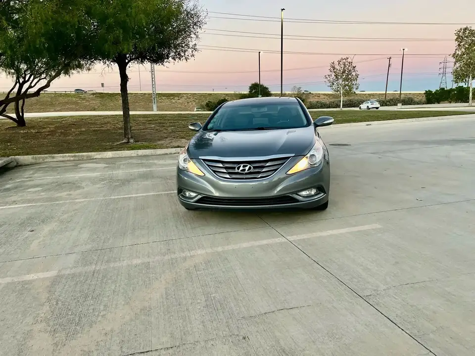 2013 Hyundai Sonata Limited - Photo 1