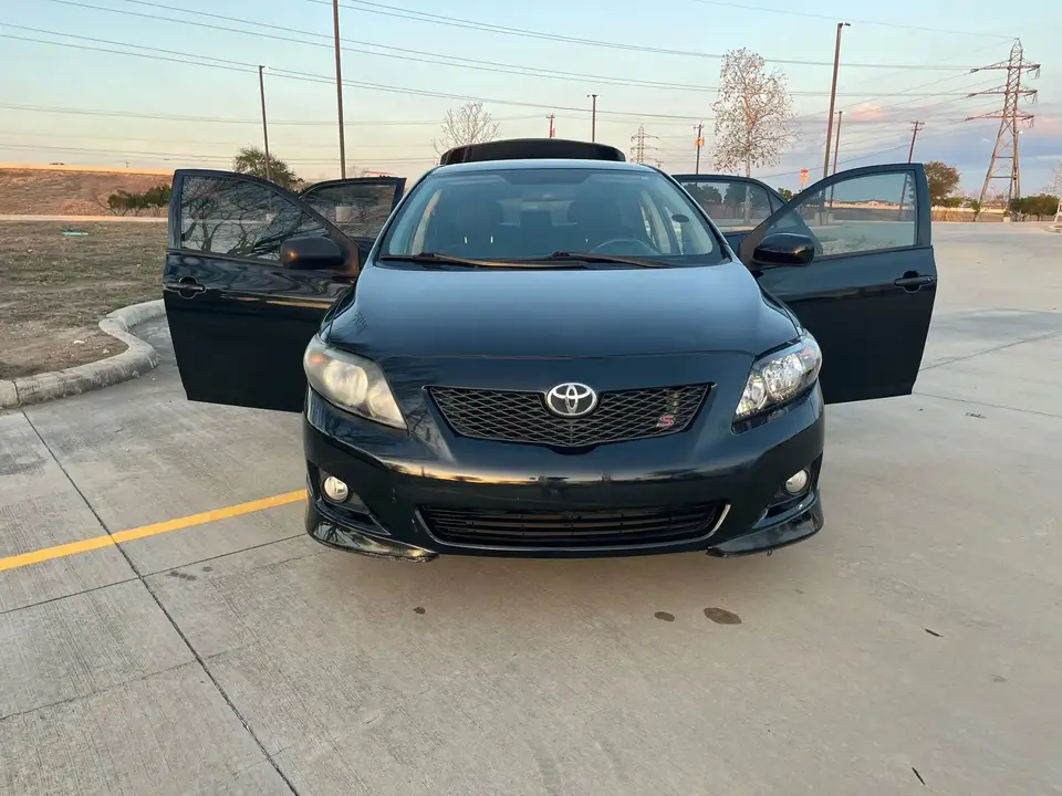 2010 Toyota Corolla — photo 1